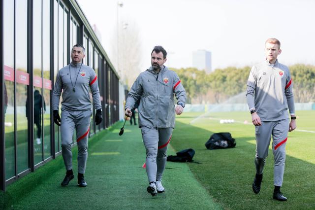 竞技宝官网-莱科“上岗”初印象:被赞像博阿斯 大嗓门一板一眼