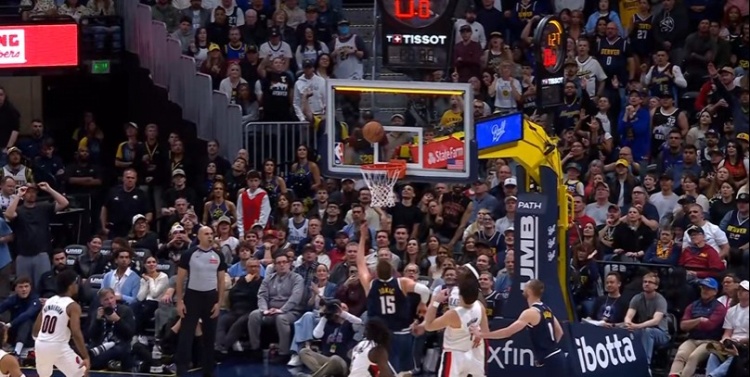 尽在掌握！约基奇出手后还有0.1秒 极限压哨命中帮助球队占据主动